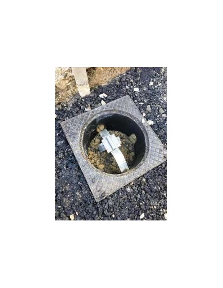 Mechanical junction in lightning rod inspection manhole